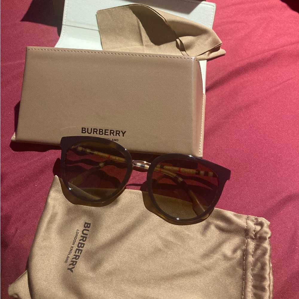 Burberry Men’s Brown Tortoiseshell Sunglasses with Gradient Lenses